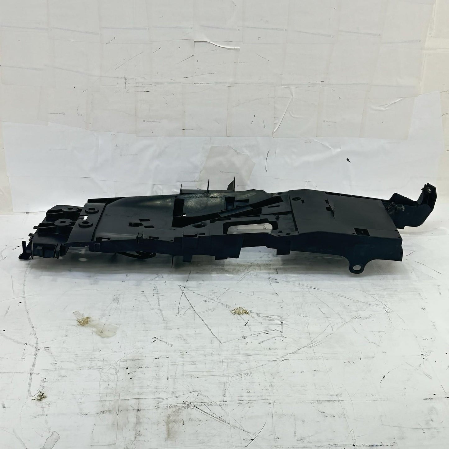 2003 - 2005 YAMAHA YZF R6 BATTERY TRAY HOLDER UNDERTAIL PLASTIC TRIM BLACK STOCK