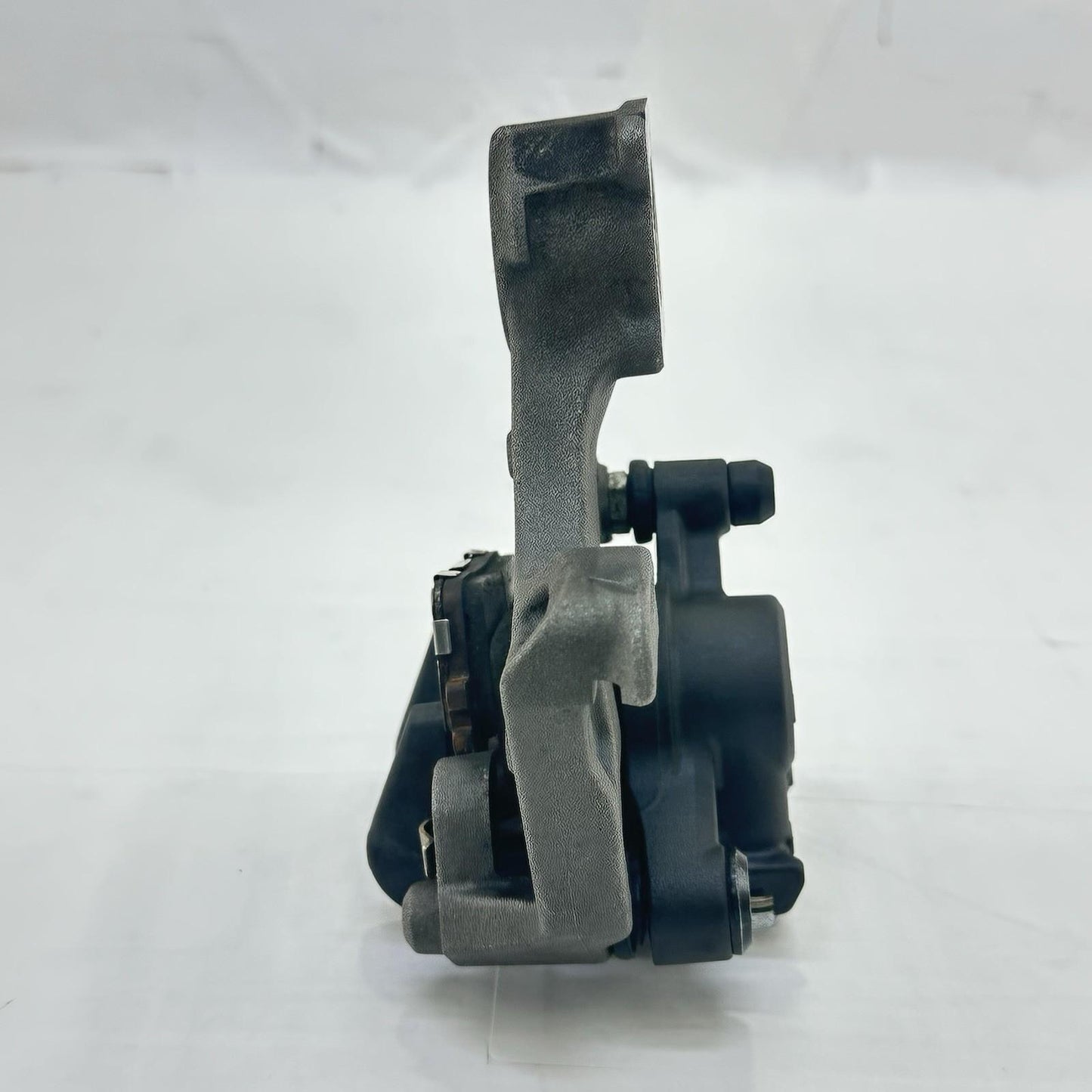 2011 - 2026 SUZUKI GSXR 600 GSXR 750 REAR BRAKE CALIPER BACK BRACKET PADS STOCK