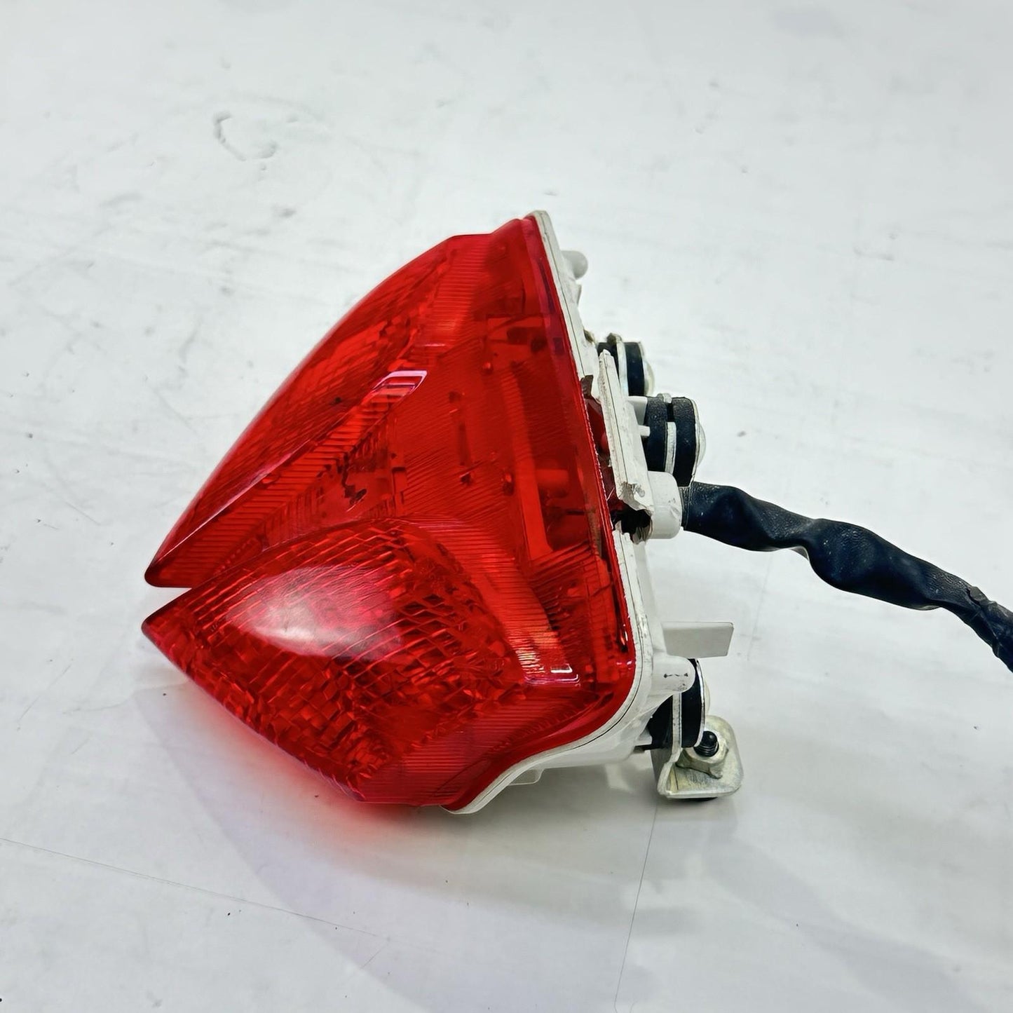2011 - 2026 SUZUKI GSXR 600 GSXR 750 REAR TAIL LIGHT BACK BRAKE LAMP *DAMAGE*