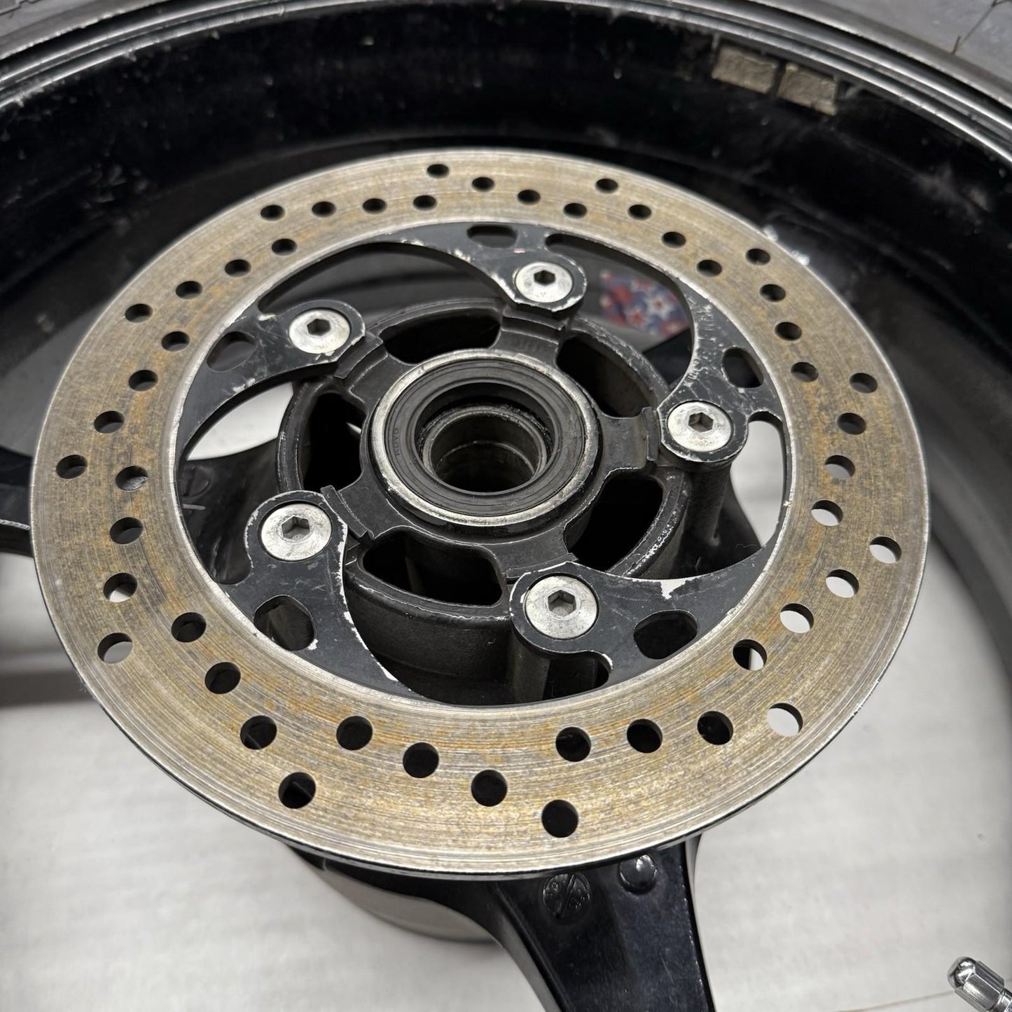2007 2008 SUZUKI GSXR 1000 REAR WHEEL RIM BRAKE ROTOR PIRELLI TIRE STRAIGHT