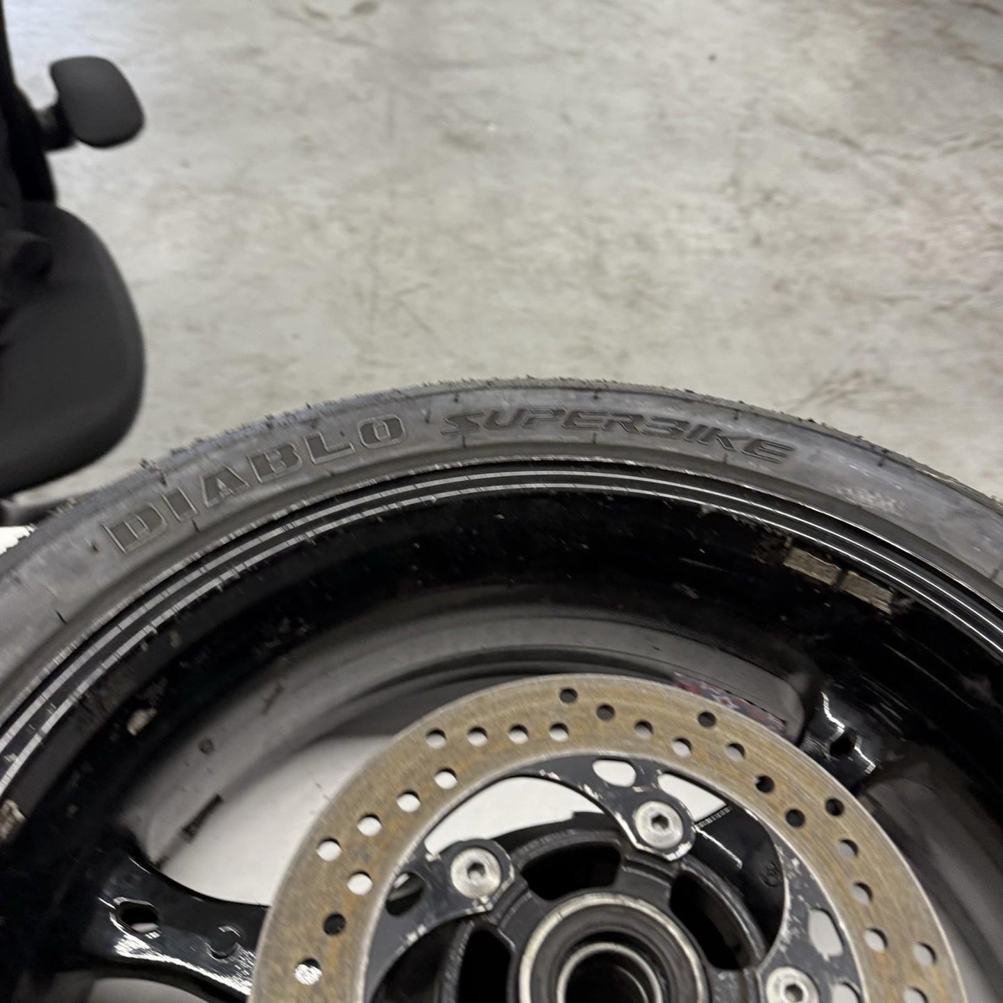 2007 2008 SUZUKI GSXR 1000 REAR WHEEL RIM BRAKE ROTOR PIRELLI TIRE STRAIGHT
