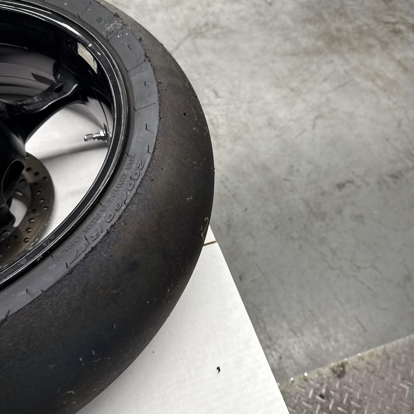 2007 2008 SUZUKI GSXR 1000 REAR WHEEL RIM BRAKE ROTOR PIRELLI TIRE STRAIGHT
