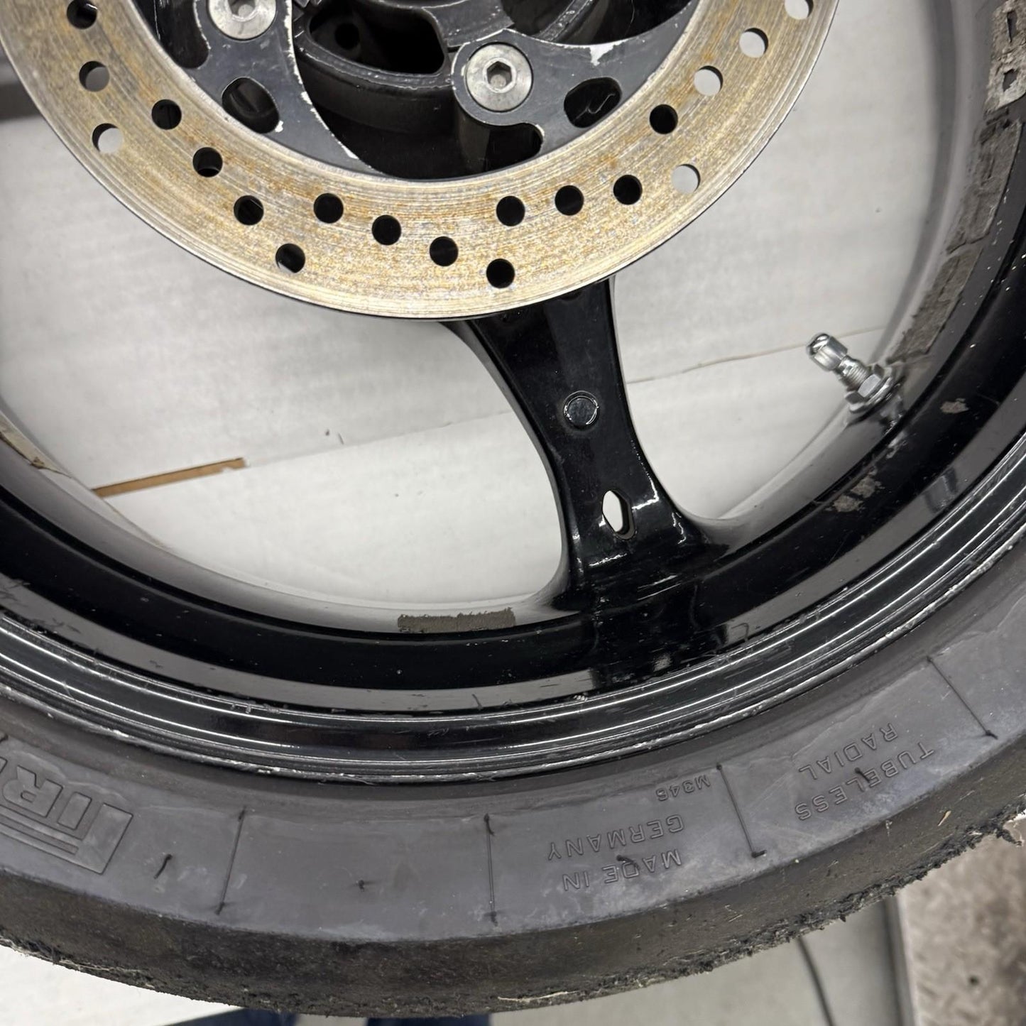 2007 2008 SUZUKI GSXR 1000 REAR WHEEL RIM BRAKE ROTOR PIRELLI TIRE STRAIGHT