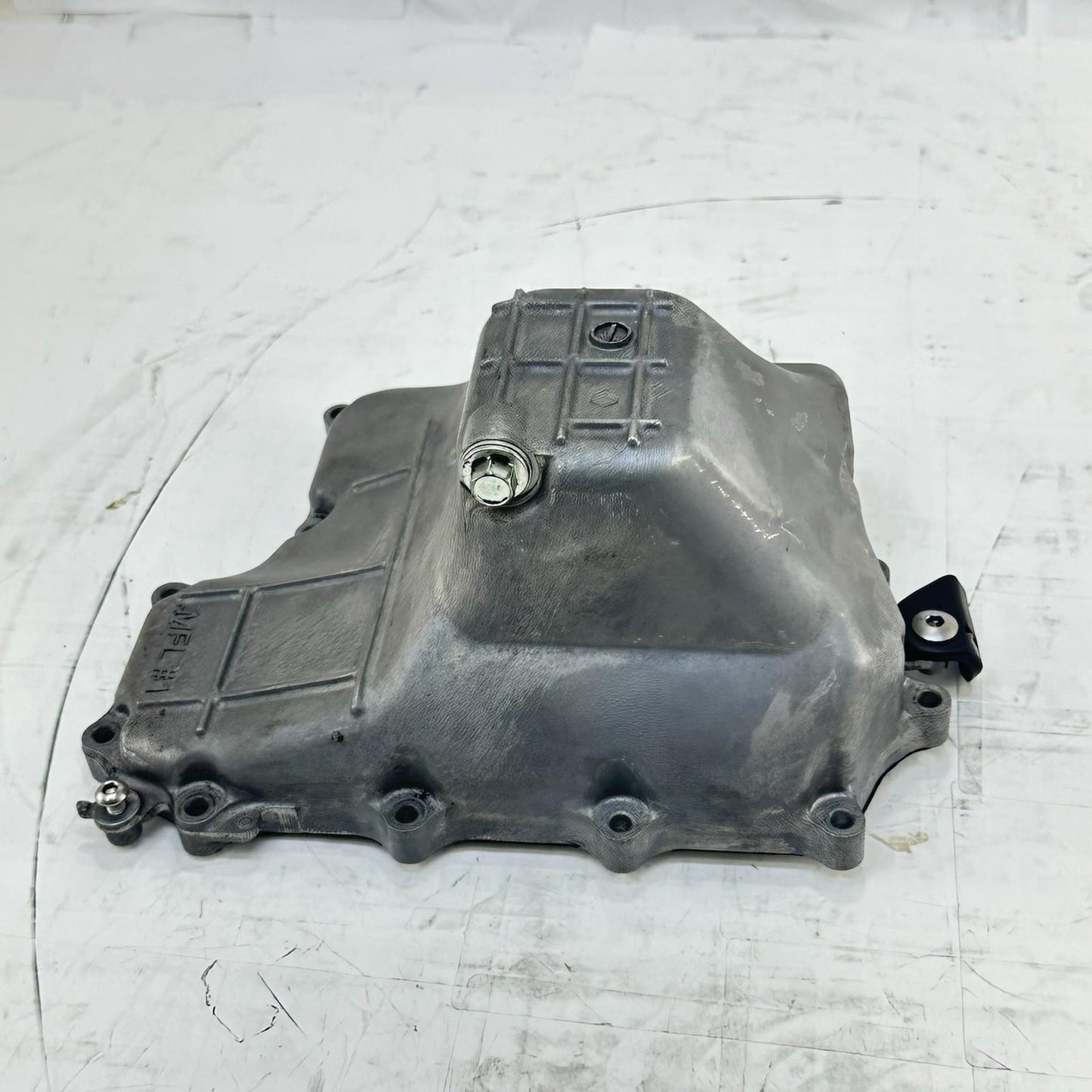 2008 - 2011 HONDA CBR1000RR ENGINE OIL PAN BOTTOM MOTOR COVER BOLTS SILVER