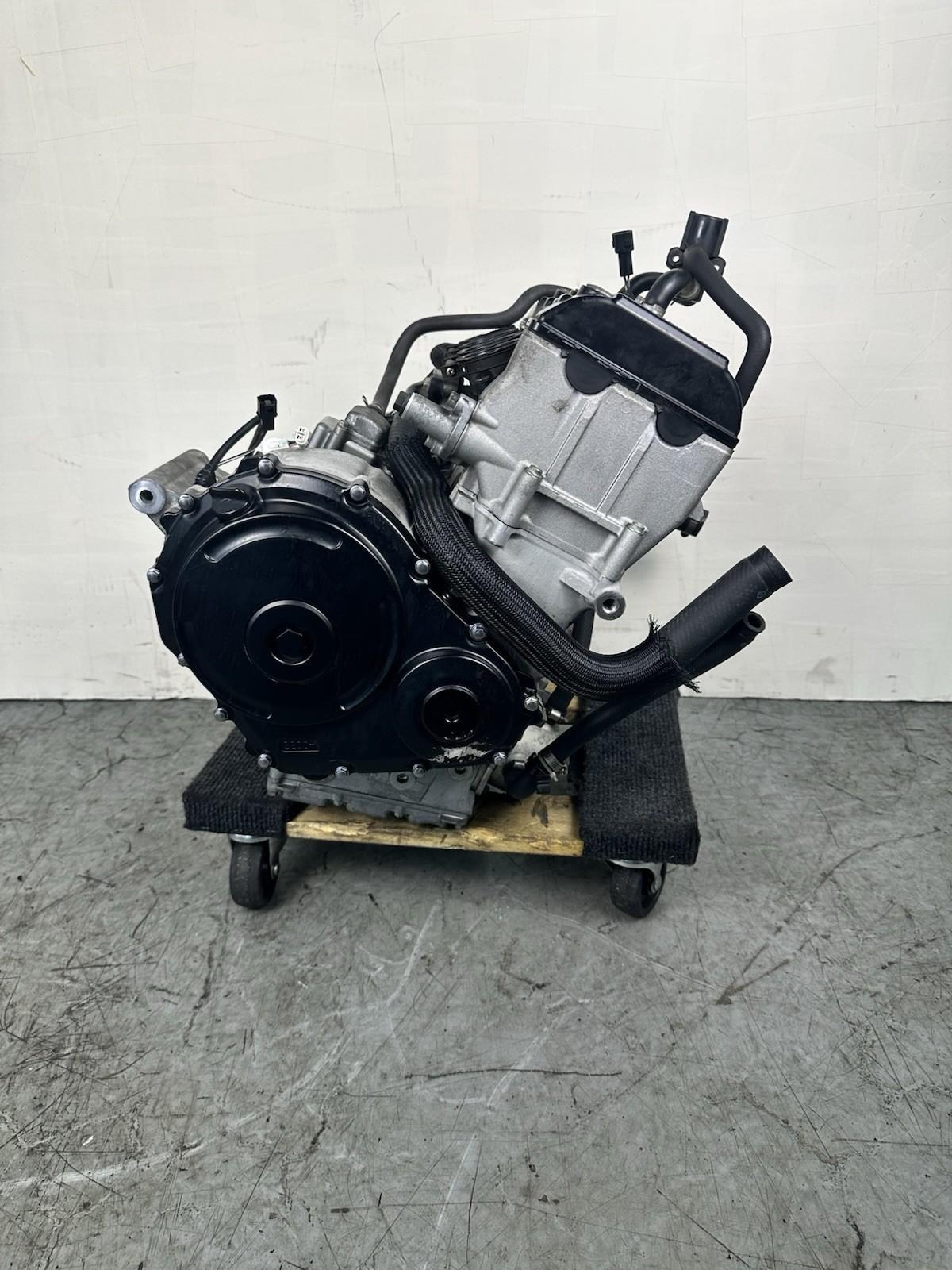 2006 2007 SUZUKI GSXR 600 ENGINE MOTOR COMPLETE *30 DAY WARRANTY* CYLINDER HEAD