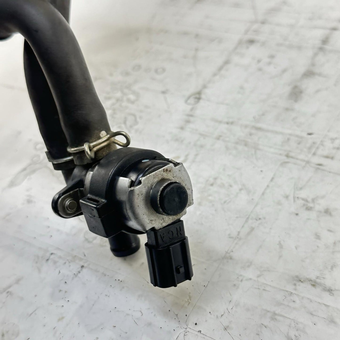 2008 - 2011 HONDA CBR1000RR AIR VALVE SOLENOID LINES PIPES HOSES TOP ENGINE