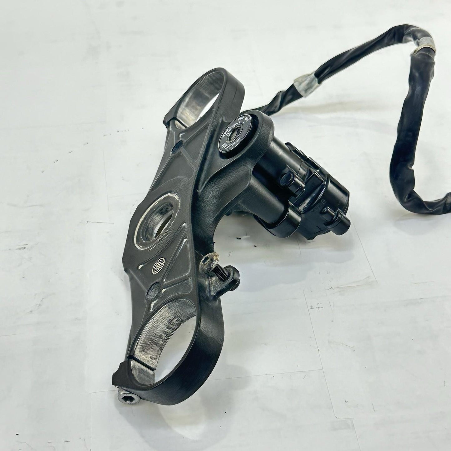 2009 - 2011 YAMAHA YZF R1 IGNITION LOCK SET KEY GAS CAP SEAT LATCH FORK CLAMP