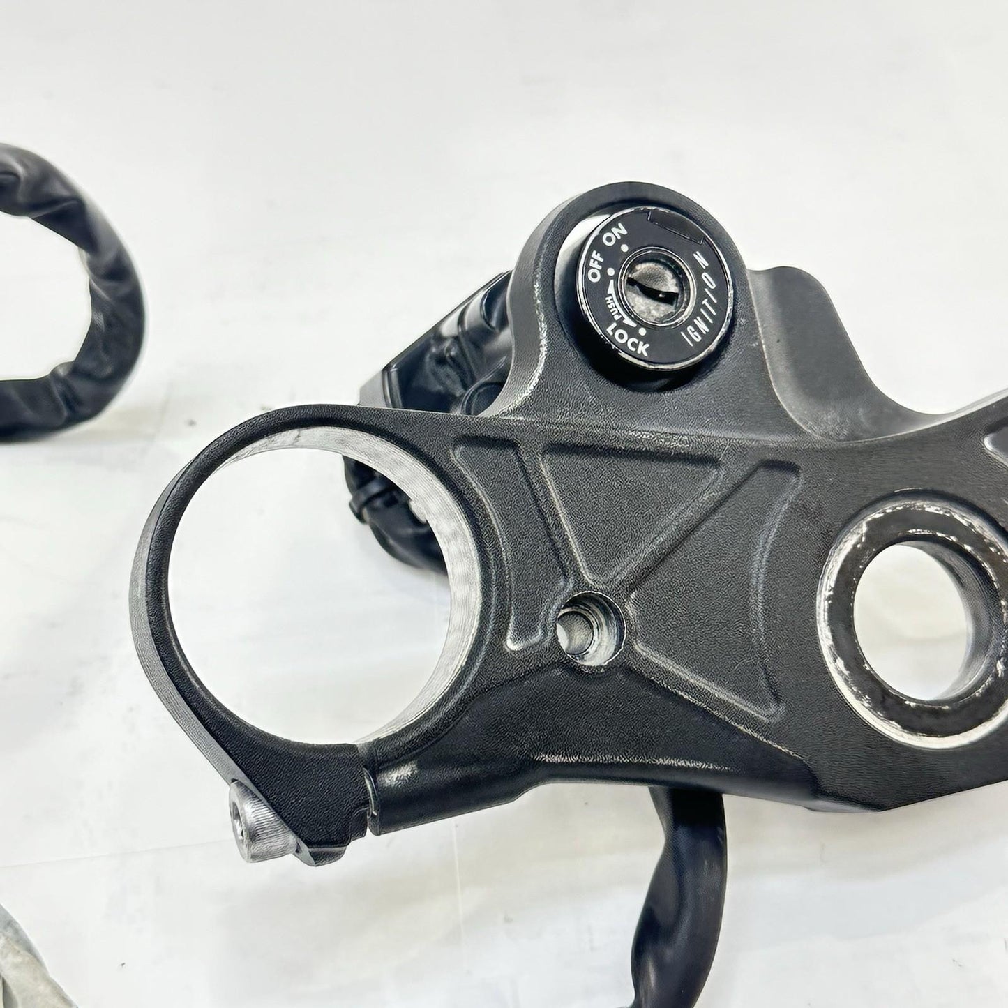 2009 - 2011 YAMAHA YZF R1 IGNITION LOCK SET KEY GAS CAP SEAT LATCH FORK CLAMP