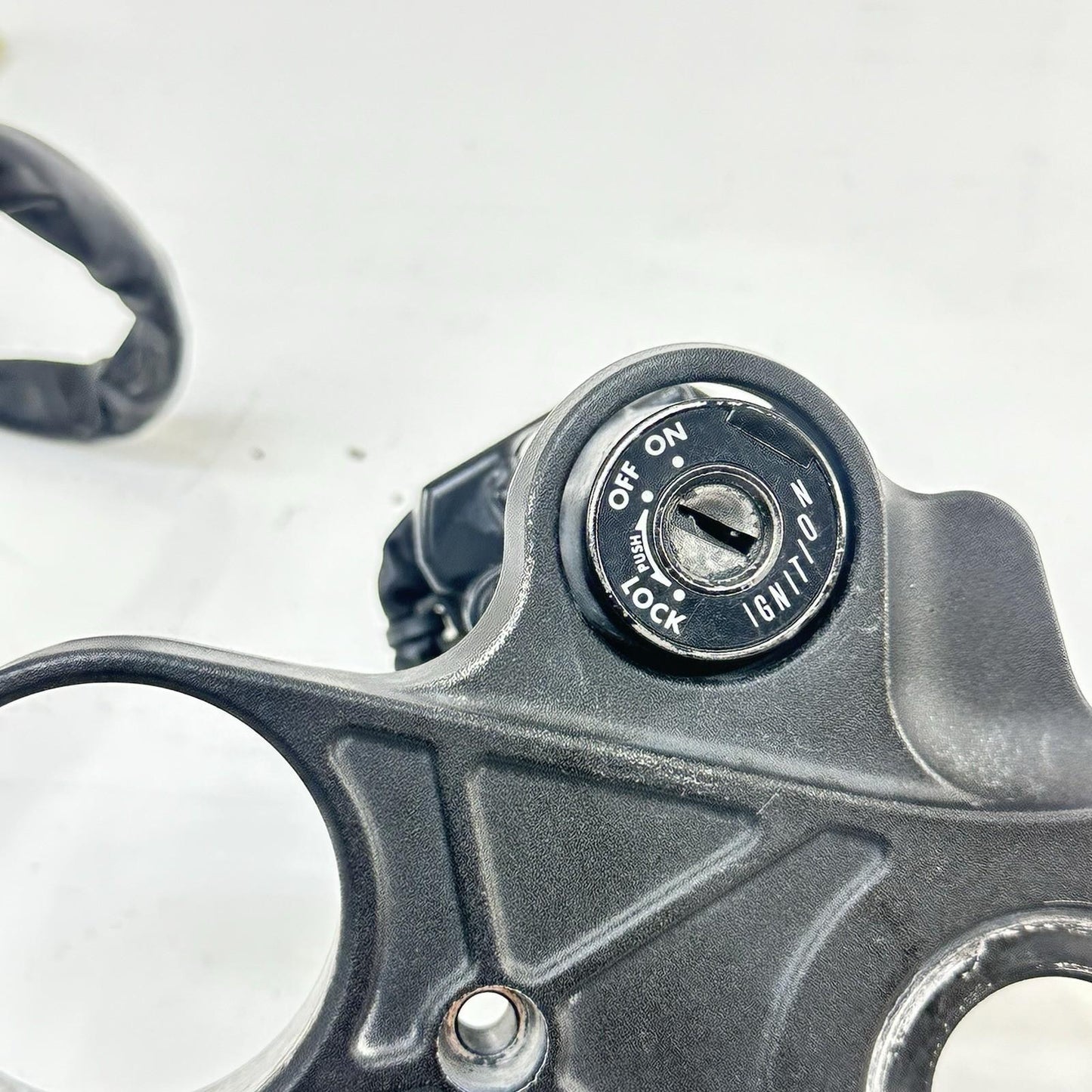 2009 - 2011 YAMAHA YZF R1 IGNITION LOCK SET KEY GAS CAP SEAT LATCH FORK CLAMP
