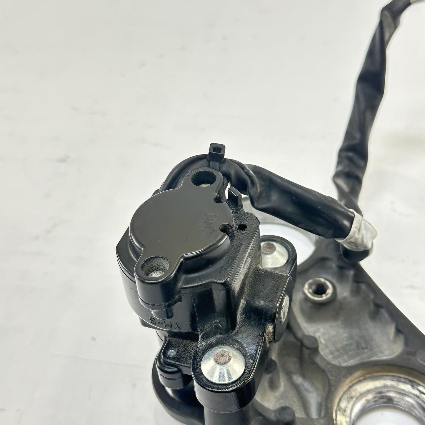 2009 - 2011 YAMAHA YZF R1 IGNITION LOCK SET KEY GAS CAP SEAT LATCH FORK CLAMP