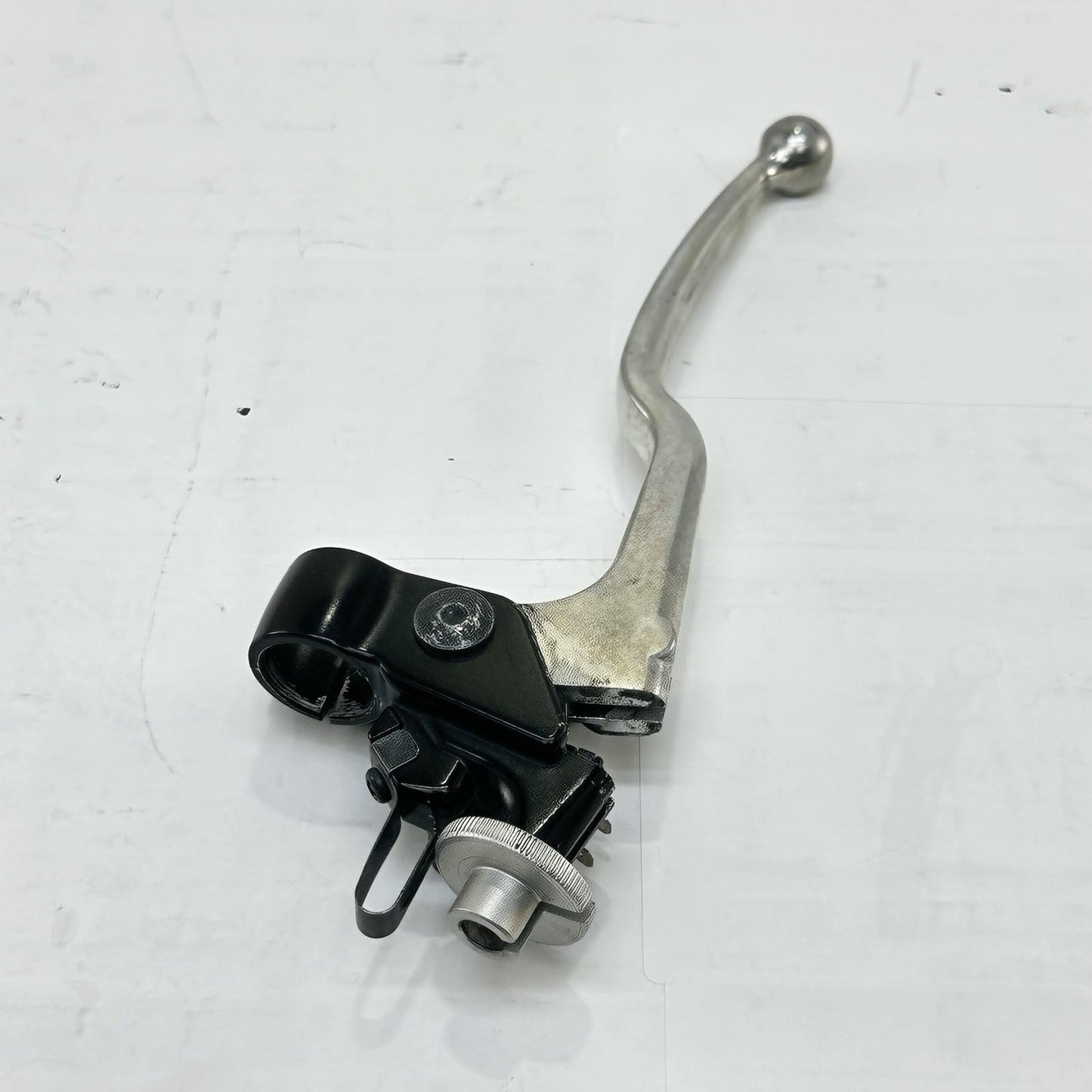 2009 - 2011 YAMAHA YZF R1 CLUTCH PERCH LEVER MOUNT BRACKET STOCK