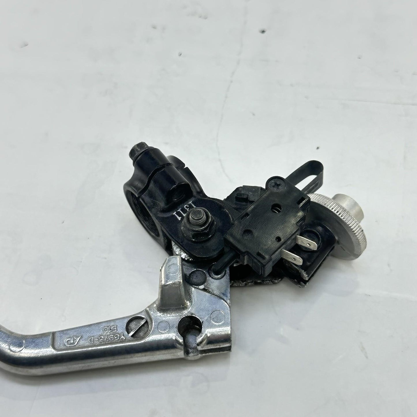 2009 - 2011 YAMAHA YZF R1 CLUTCH PERCH LEVER MOUNT BRACKET STOCK