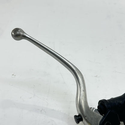 2009 - 2011 YAMAHA YZF R1 FRONT BRAKE MASTER CYLINDER RESERVOIR LEVER STOCK