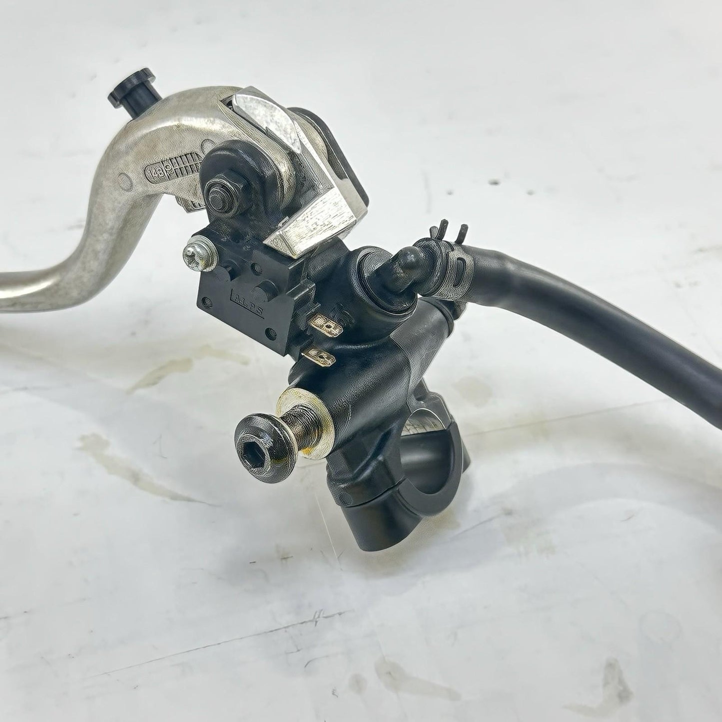 2009 - 2011 YAMAHA YZF R1 FRONT BRAKE MASTER CYLINDER RESERVOIR LEVER STOCK