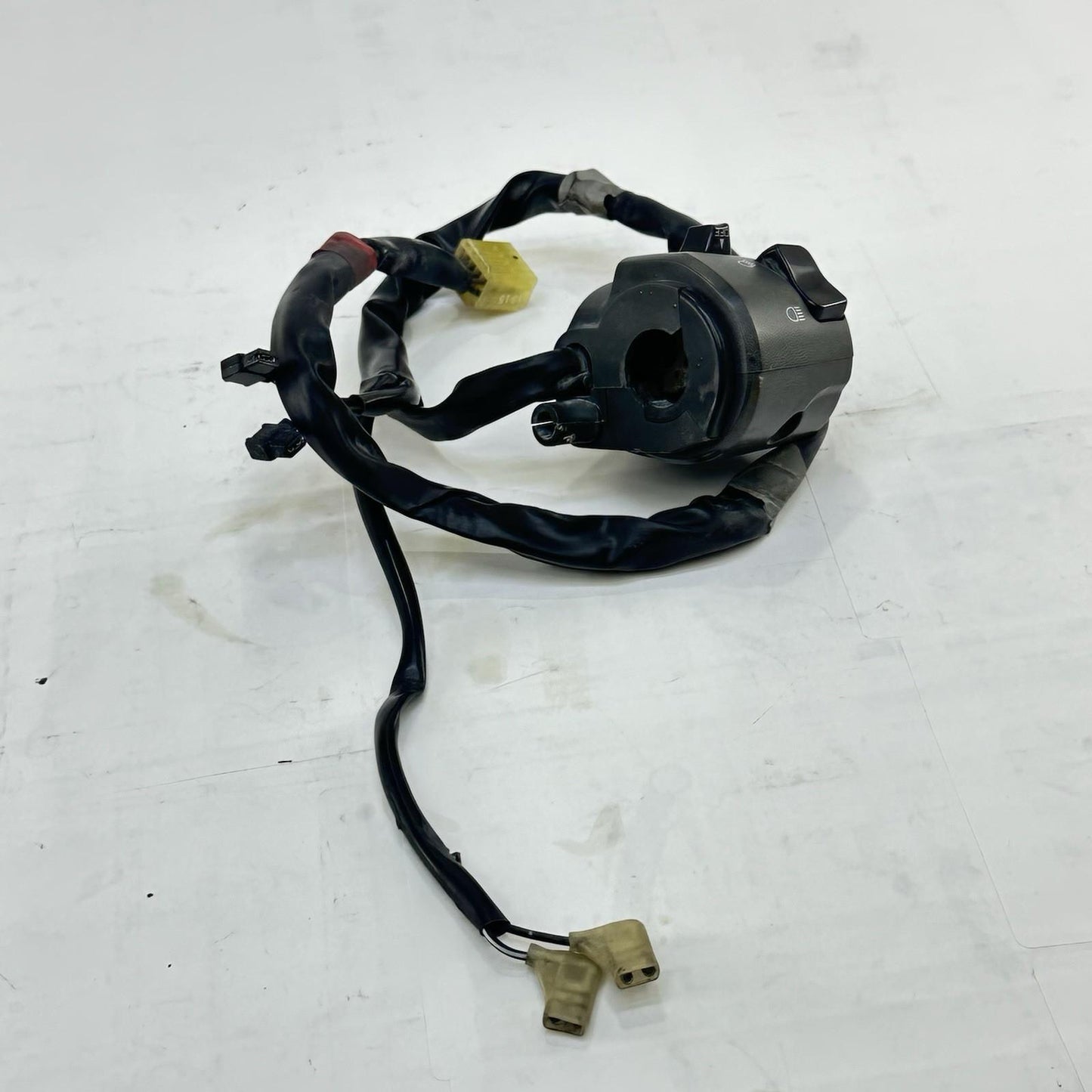 2009 - 2011 YAMAHA YZF R1 LEFT SWITCH LIGHTS HORN TURN SIGNAL CONTROL BUTTONS