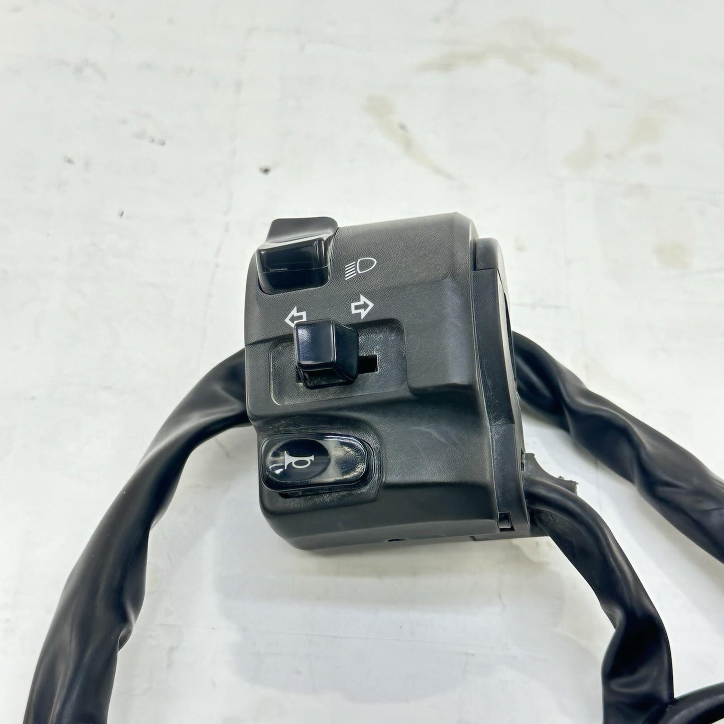 2009 - 2011 YAMAHA YZF R1 LEFT SWITCH LIGHTS HORN TURN SIGNAL CONTROL BUTTONS