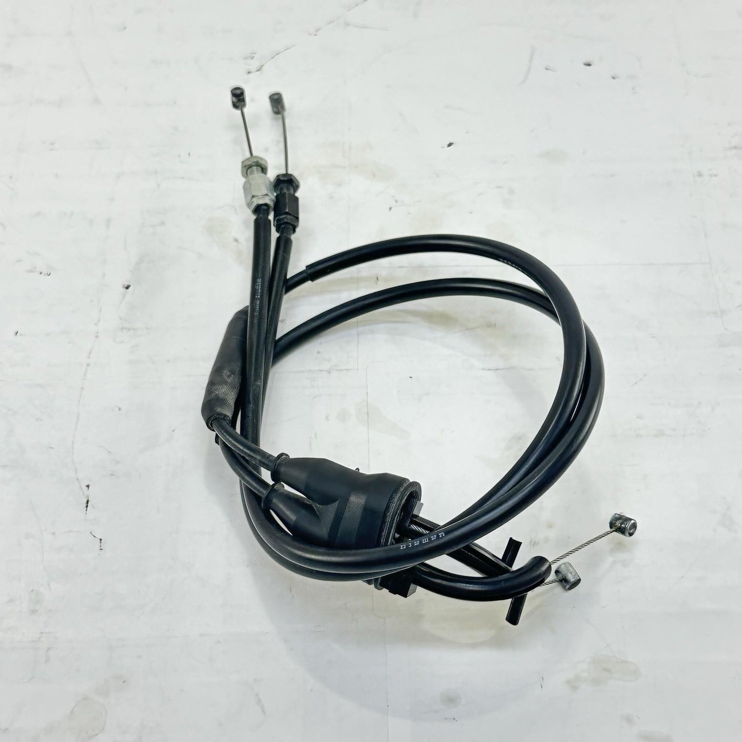 2009 - 2011 YAMAHA YZF R1 THROTTLE CABLES LINES SET PAIR BLACK STOCK