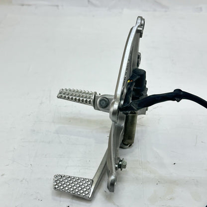 2009 - 2011 YAMAHA YZF R1 REAR SET BRAKE PEDAL LEFT RIGHT PAIR SILVER STOCK