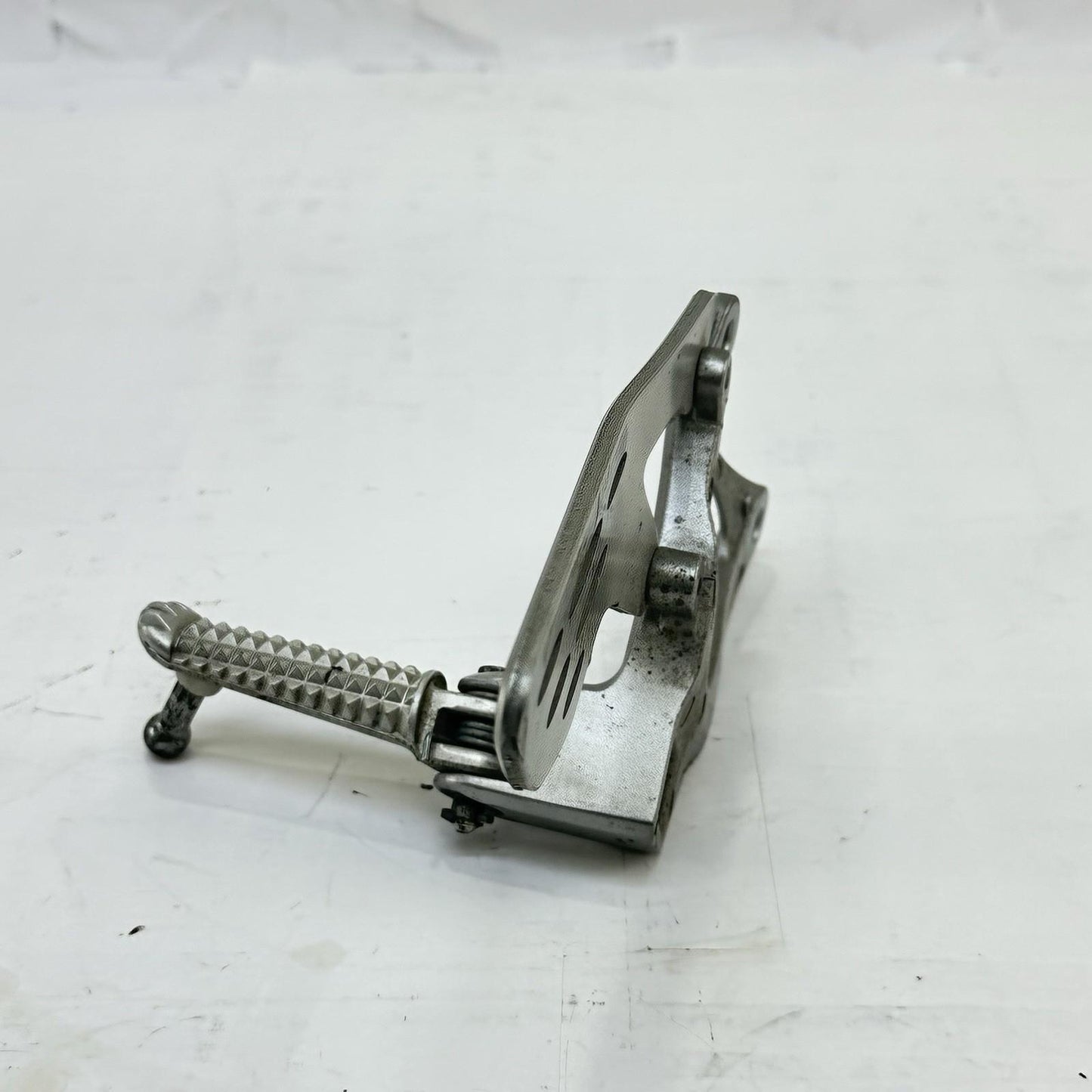 2009 - 2011 YAMAHA YZF R1 REAR SET BRAKE PEDAL LEFT RIGHT PAIR SILVER STOCK
