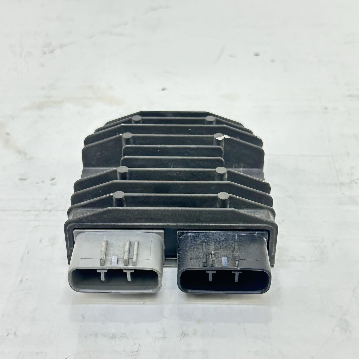 2009 - 2011 YAMAHA YZF R1 VOLTAGE REGULATOR RECTIFIER BLACK STOCK