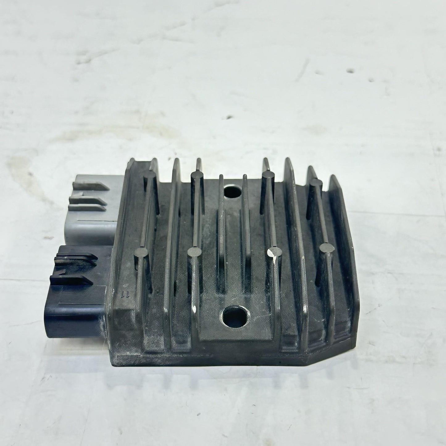 2009 - 2011 YAMAHA YZF R1 VOLTAGE REGULATOR RECTIFIER BLACK STOCK