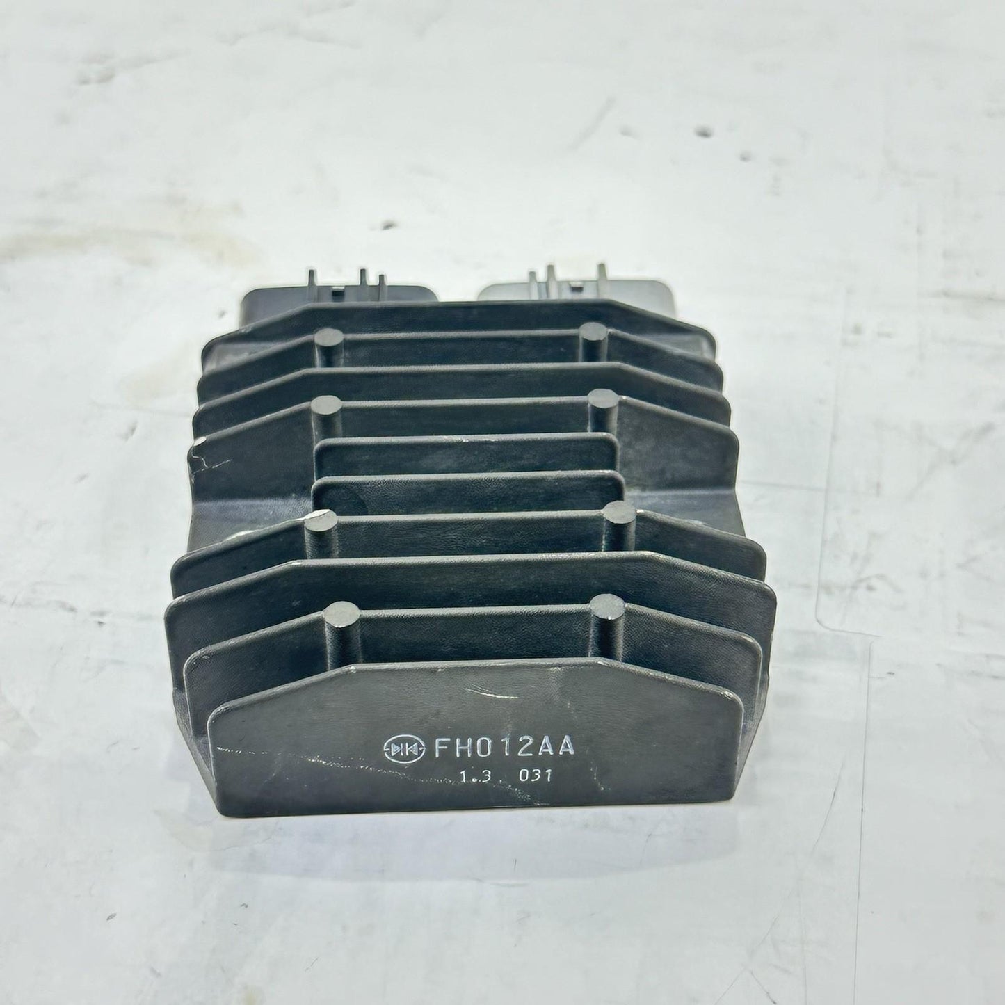 2009 - 2011 YAMAHA YZF R1 VOLTAGE REGULATOR RECTIFIER BLACK STOCK
