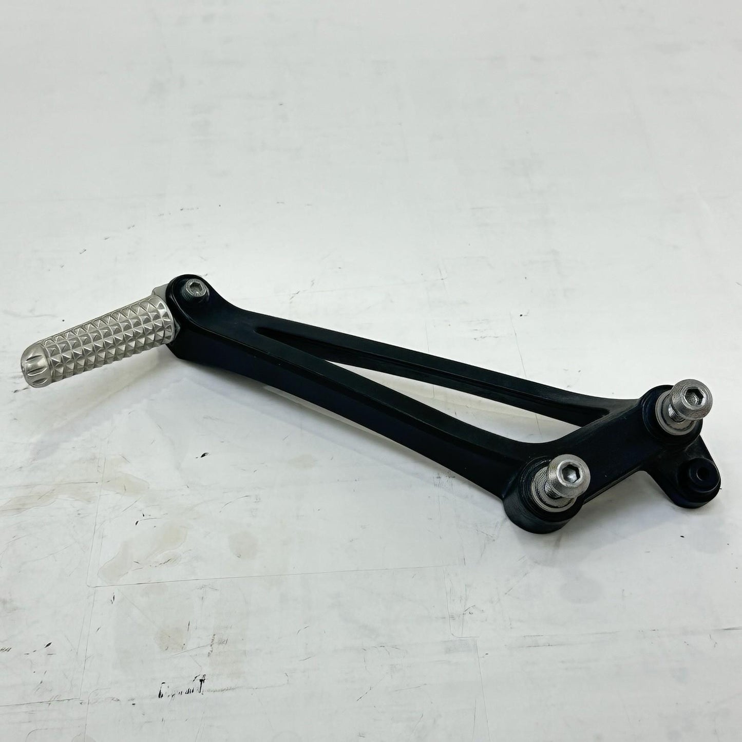 2009 - 2011 YAMAHA YZF R1 PASSENGER PEGS REAR FOOT REST LEFT RIGHT SET PAIR