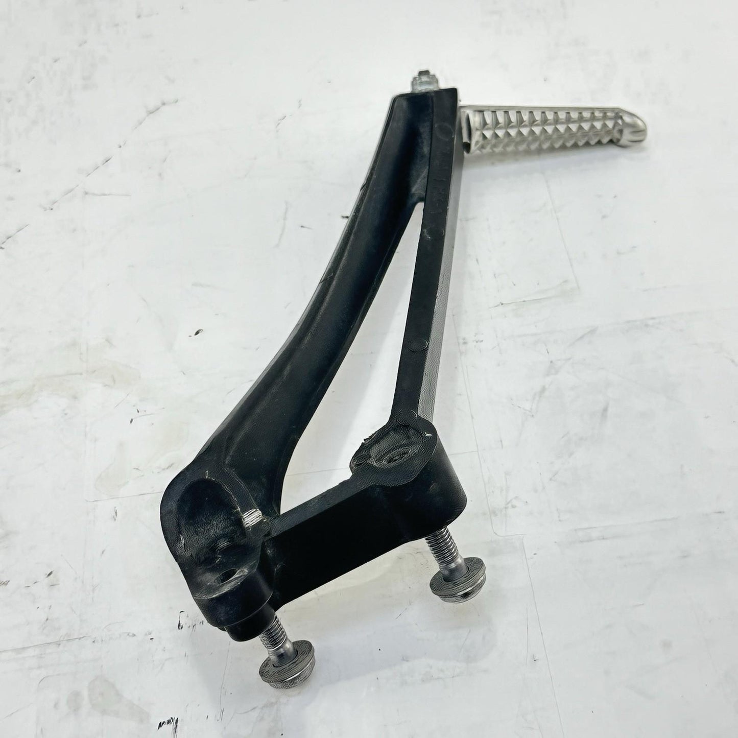 2009 - 2011 YAMAHA YZF R1 PASSENGER PEGS REAR FOOT REST LEFT RIGHT SET PAIR