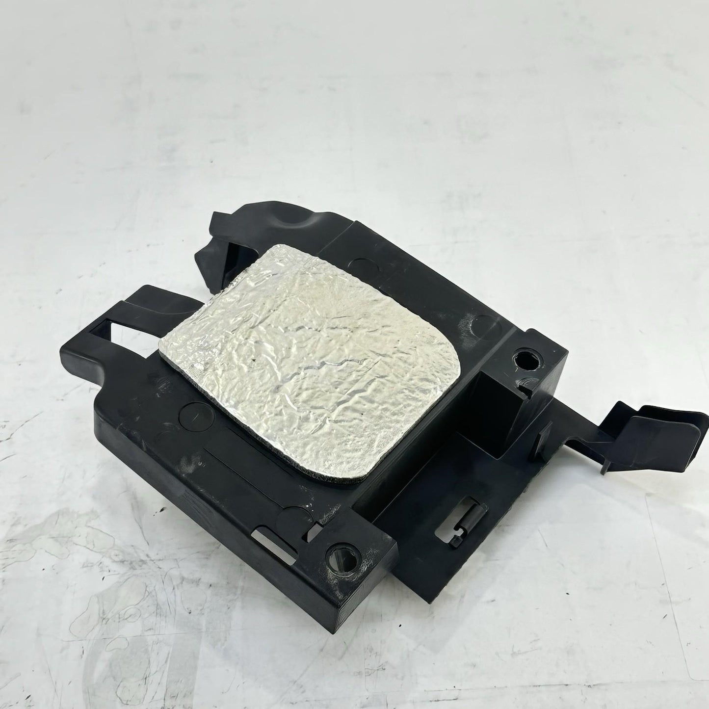 2009 - 2011 YAMAHA YZF R1 BATTERY TRAY HOLDER UNDERTAIL BRACKET MOUNT PLASTIC