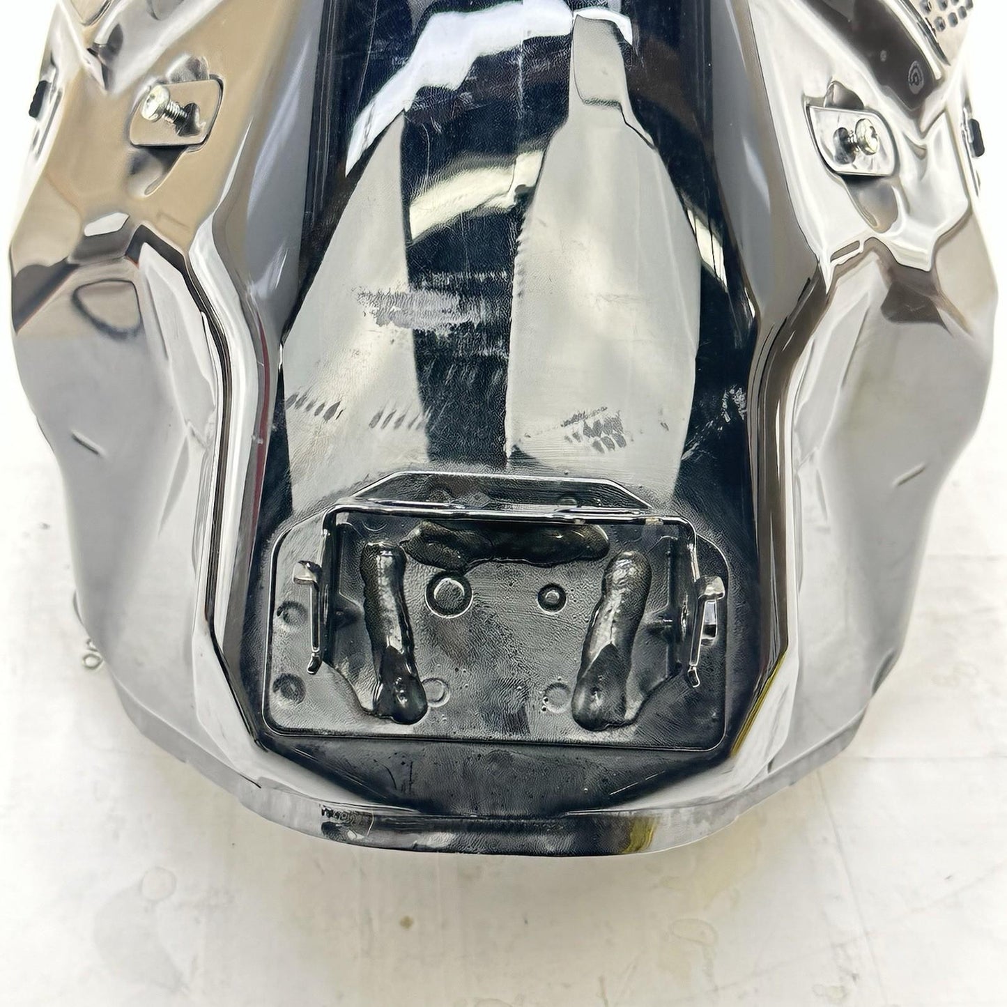 2009 - 2011 YAMAHA YZF R1 FUEL TANK GAS PETROL RESERVOIR BLACK STOCK *DENTED*