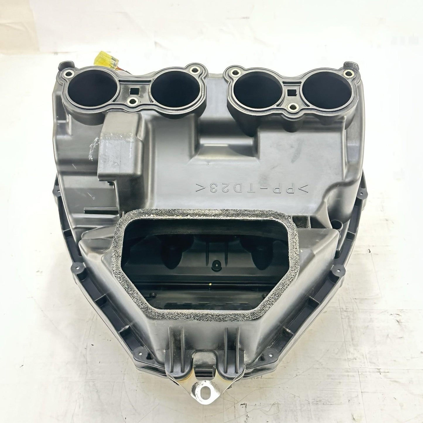 2009 - 2011 YAMAHA YZF R1 AIRBOX INTAKE AIR FILTER CLEANER HOUSING BOX BLACK
