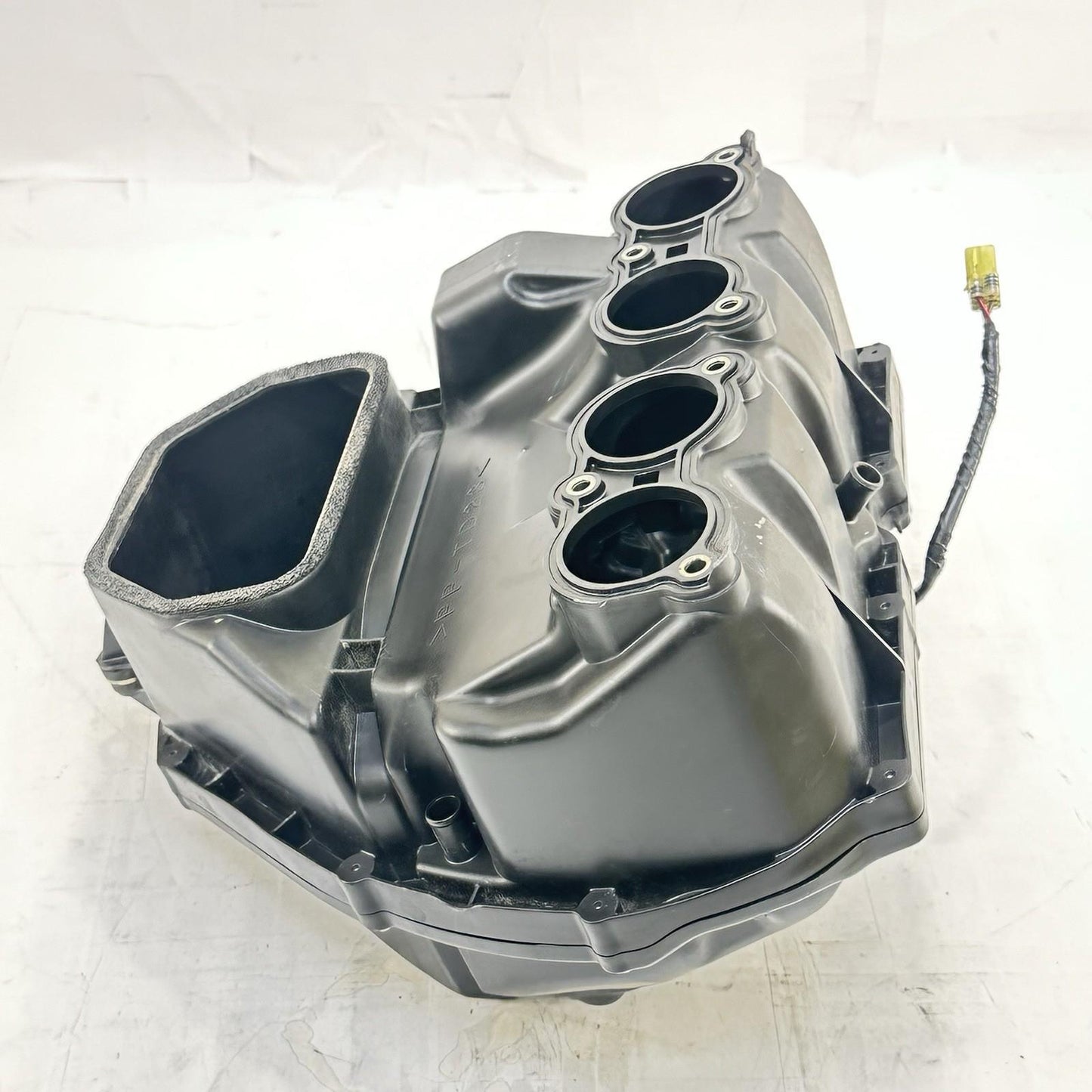 2009 - 2011 YAMAHA YZF R1 AIRBOX INTAKE AIR FILTER CLEANER HOUSING BOX BLACK