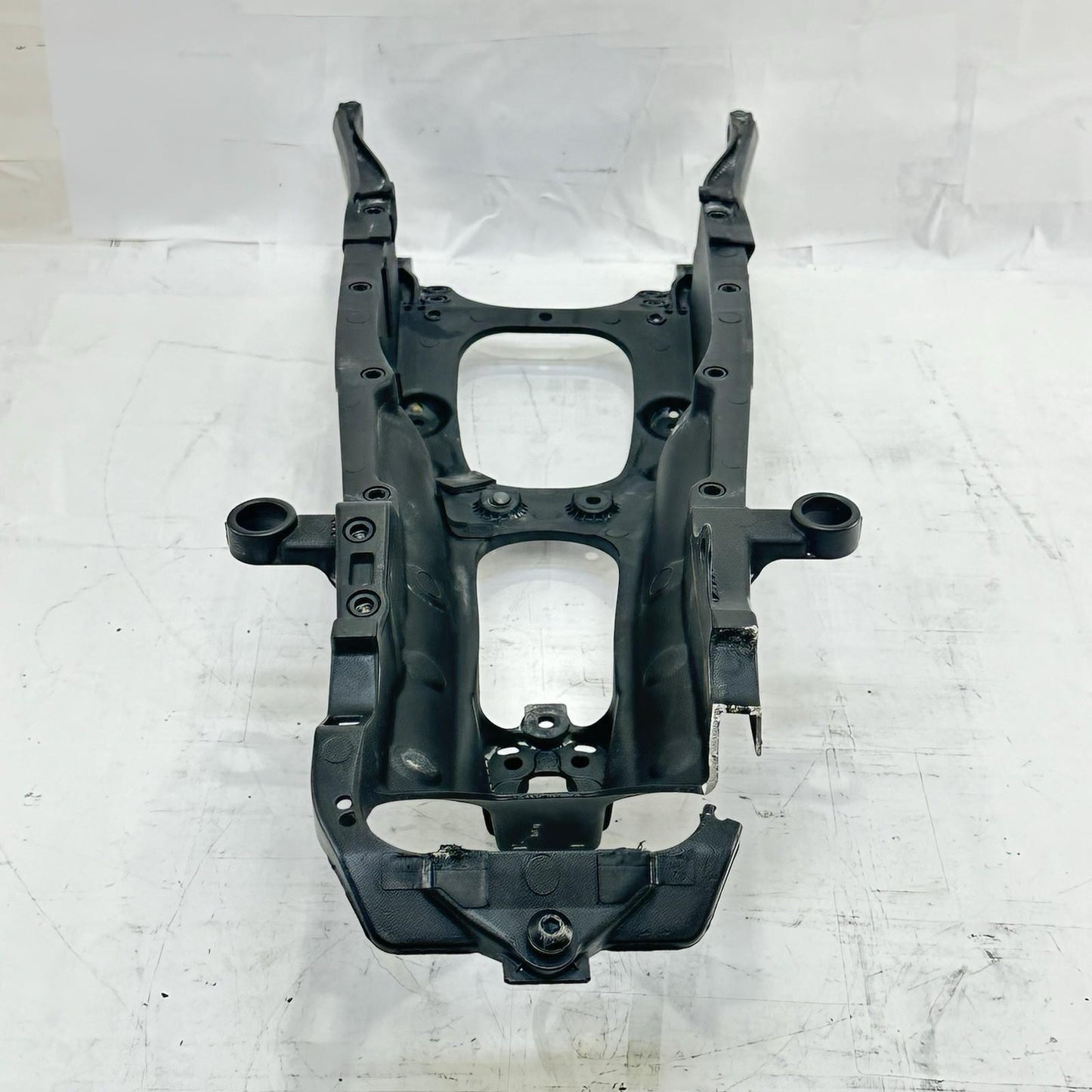 2009 - 2011 YAMAHA YZF R1 SUBFRAME REAR UNDERTAIL BACK FRAME BLACK STOCK