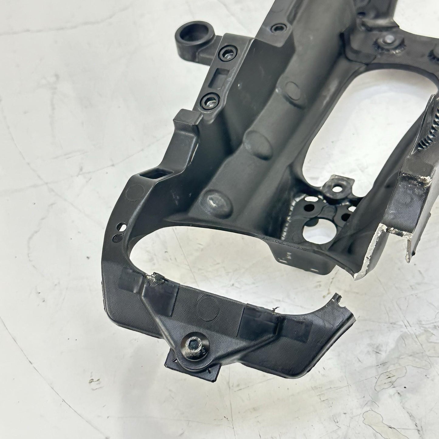 2009 - 2011 YAMAHA YZF R1 SUBFRAME REAR UNDERTAIL BACK FRAME BLACK STOCK