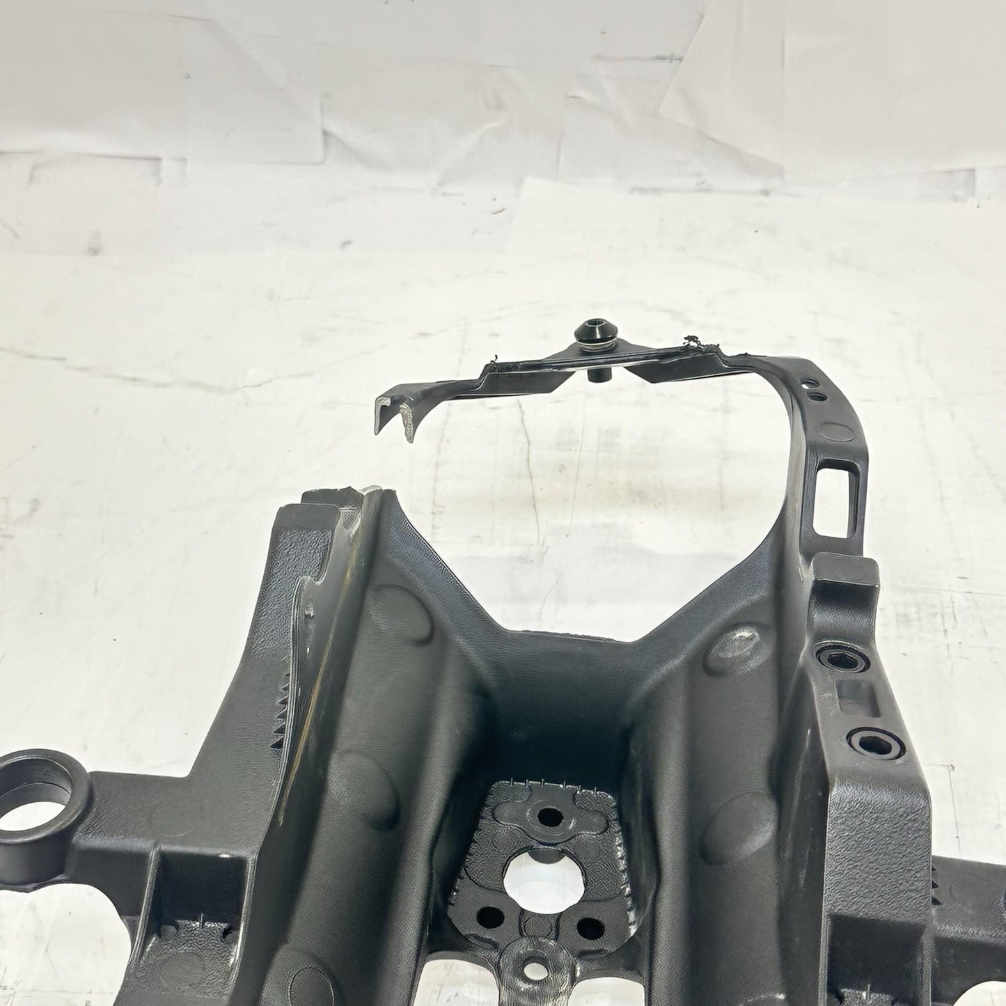 2009 - 2011 YAMAHA YZF R1 SUBFRAME REAR UNDERTAIL BACK FRAME BLACK STOCK