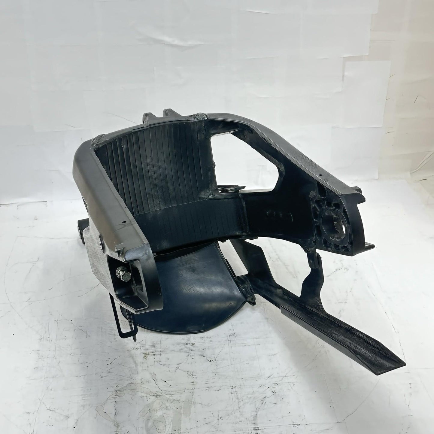 2009 - 2011 YAMAHA YZF R1 SWINGARM REAR SHOCK BACK WHEEL FRAME BLACK STOCK