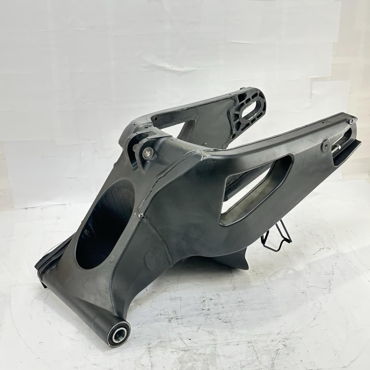 2009 - 2011 YAMAHA YZF R1 SWINGARM REAR SHOCK BACK WHEEL FRAME BLACK STOCK