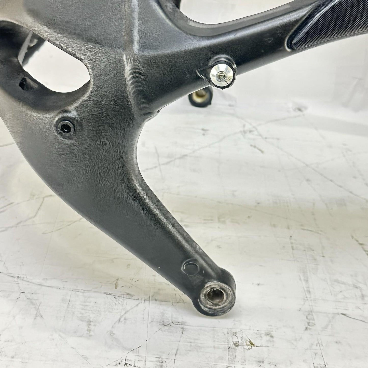 2009 - 2011 YAMAHA YZF R1 MAIN FRAME BODY CHASSIS BLACK STOCK