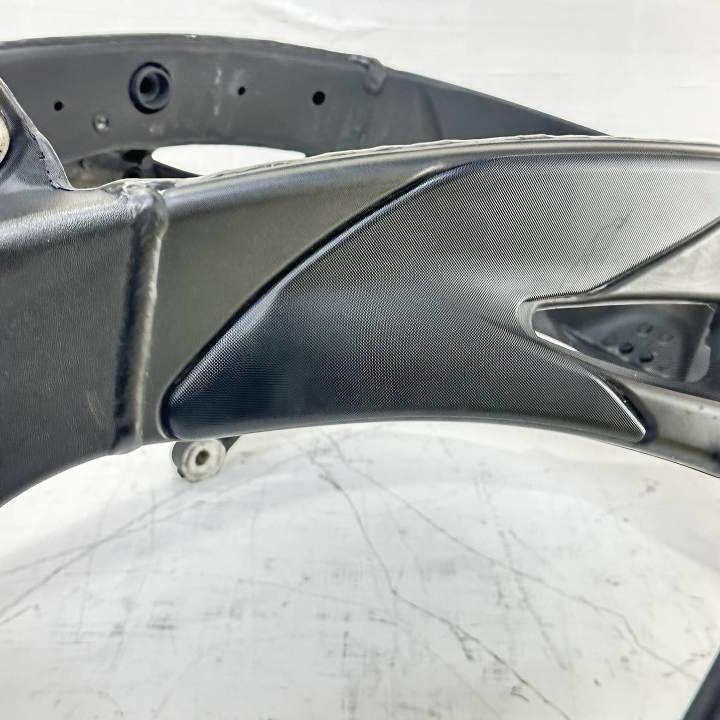 2009 - 2011 YAMAHA YZF R1 MAIN FRAME BODY CHASSIS BLACK STOCK