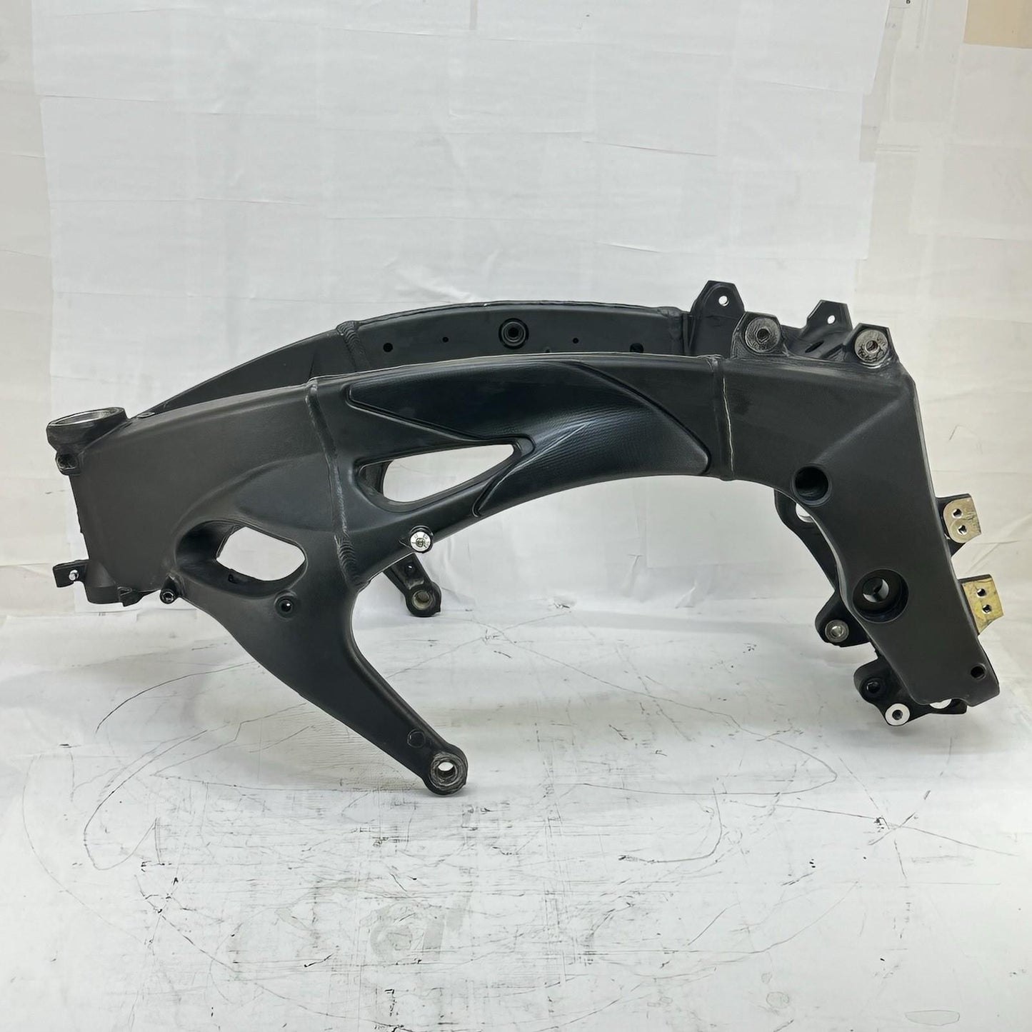 2009 - 2011 YAMAHA YZF R1 MAIN FRAME BODY CHASSIS BLACK STOCK