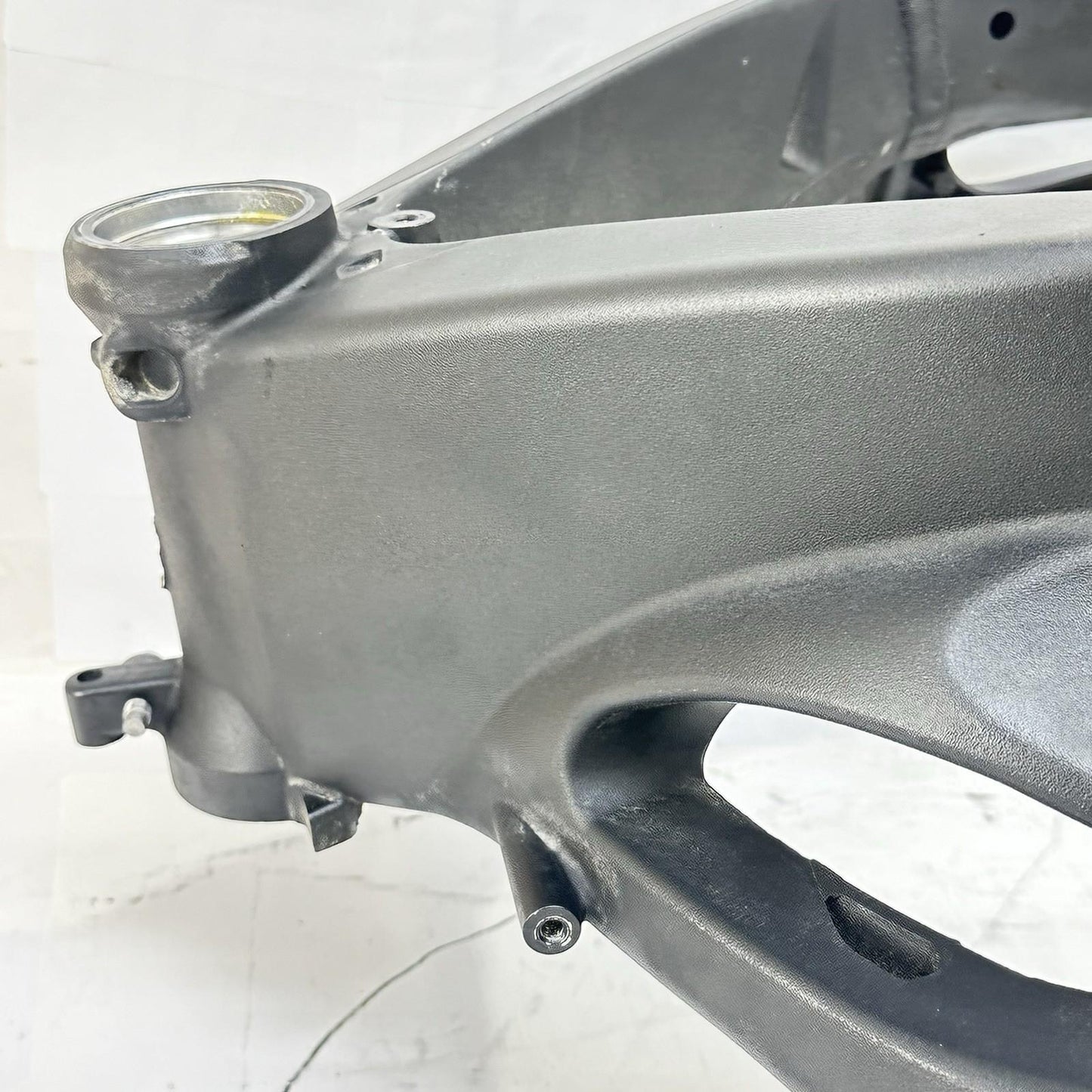 2009 - 2011 YAMAHA YZF R1 MAIN FRAME BODY CHASSIS BLACK STOCK