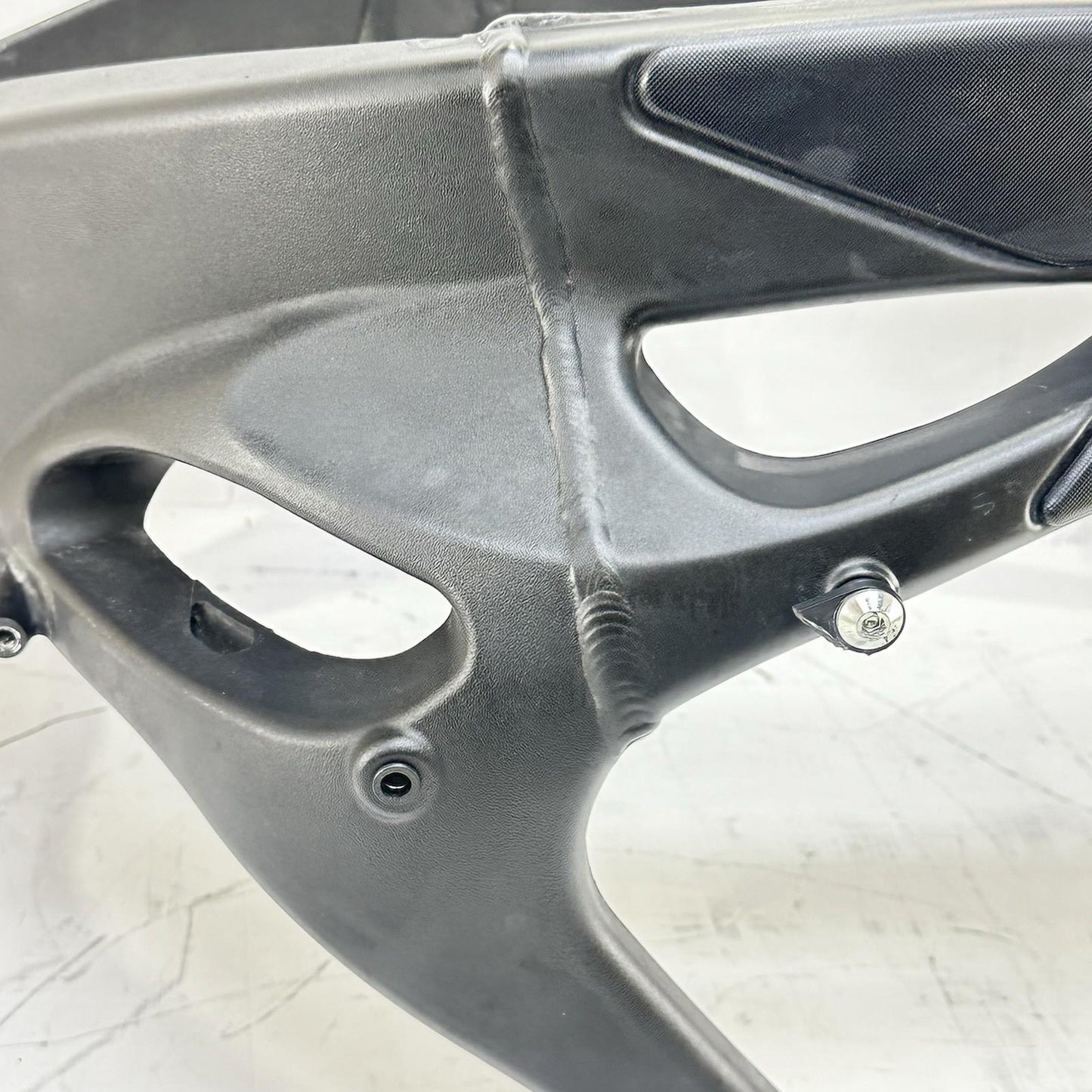 2009 - 2011 YAMAHA YZF R1 MAIN FRAME BODY CHASSIS BLACK STOCK