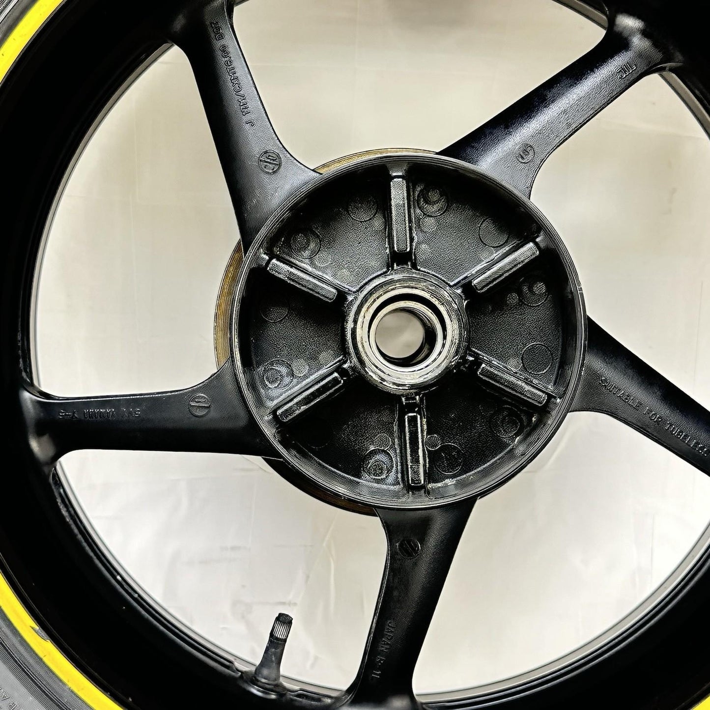 2009 - 2011 YAMAHA YZF R1 REAR WHEEL RIM TIRE BACK BRAKE DISC ROTOR BLACK STOCK