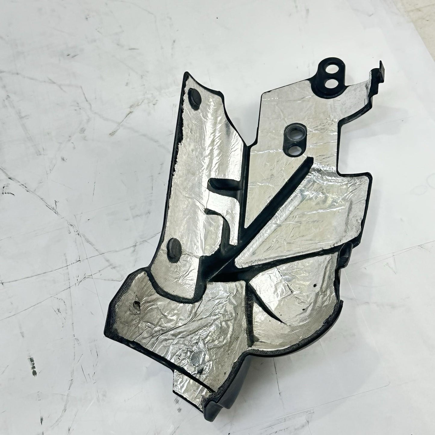 2009 - 2011 YAMAHA YZF R1 EXHAUST COVER HEAT SHIELD PLASTIC BLACK TRIM PANEL