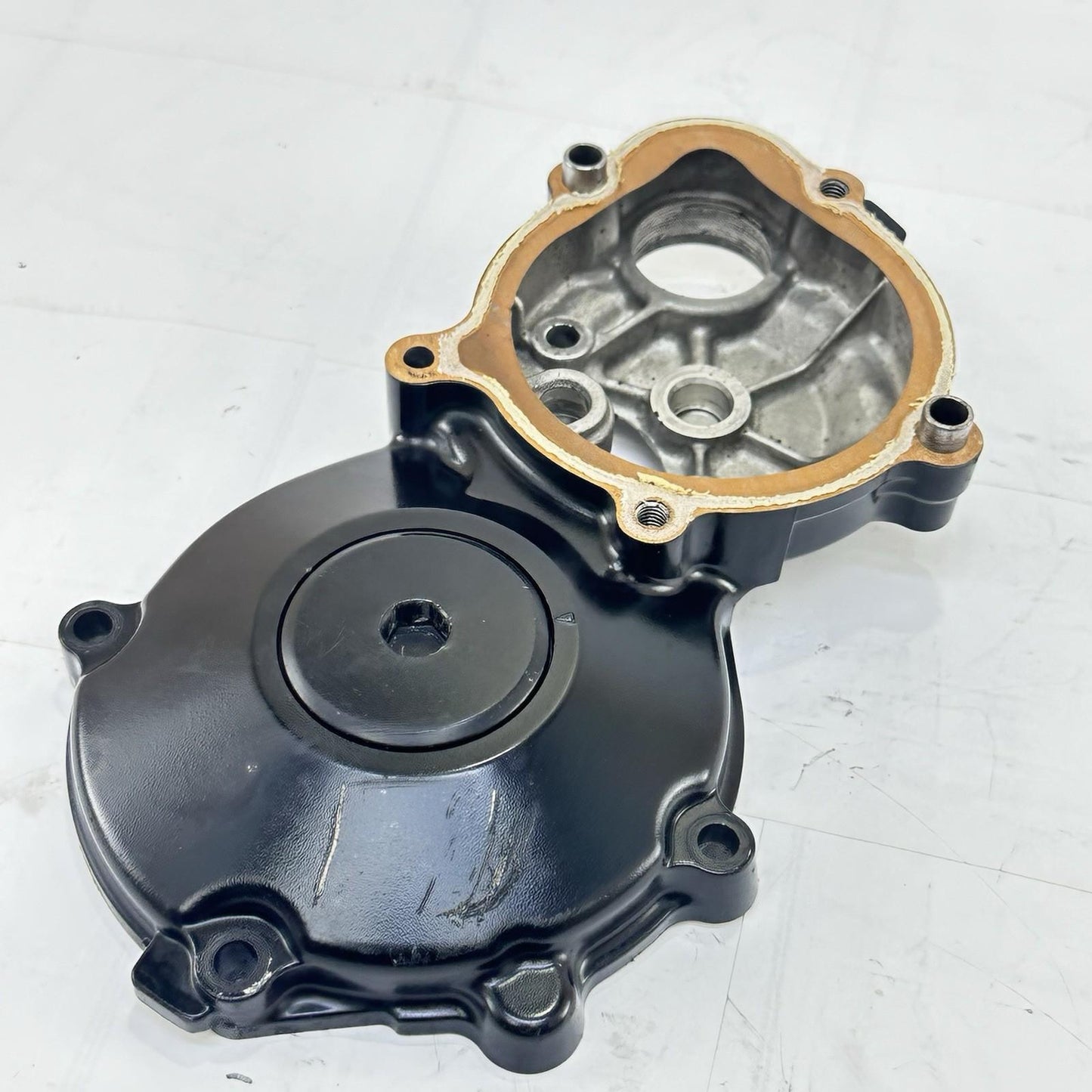 2007 - 2008 SUZUKI GSXR 1000 STARTER CLUTCH COVER GEAR ENGINE MOTOR SIDE PANEL