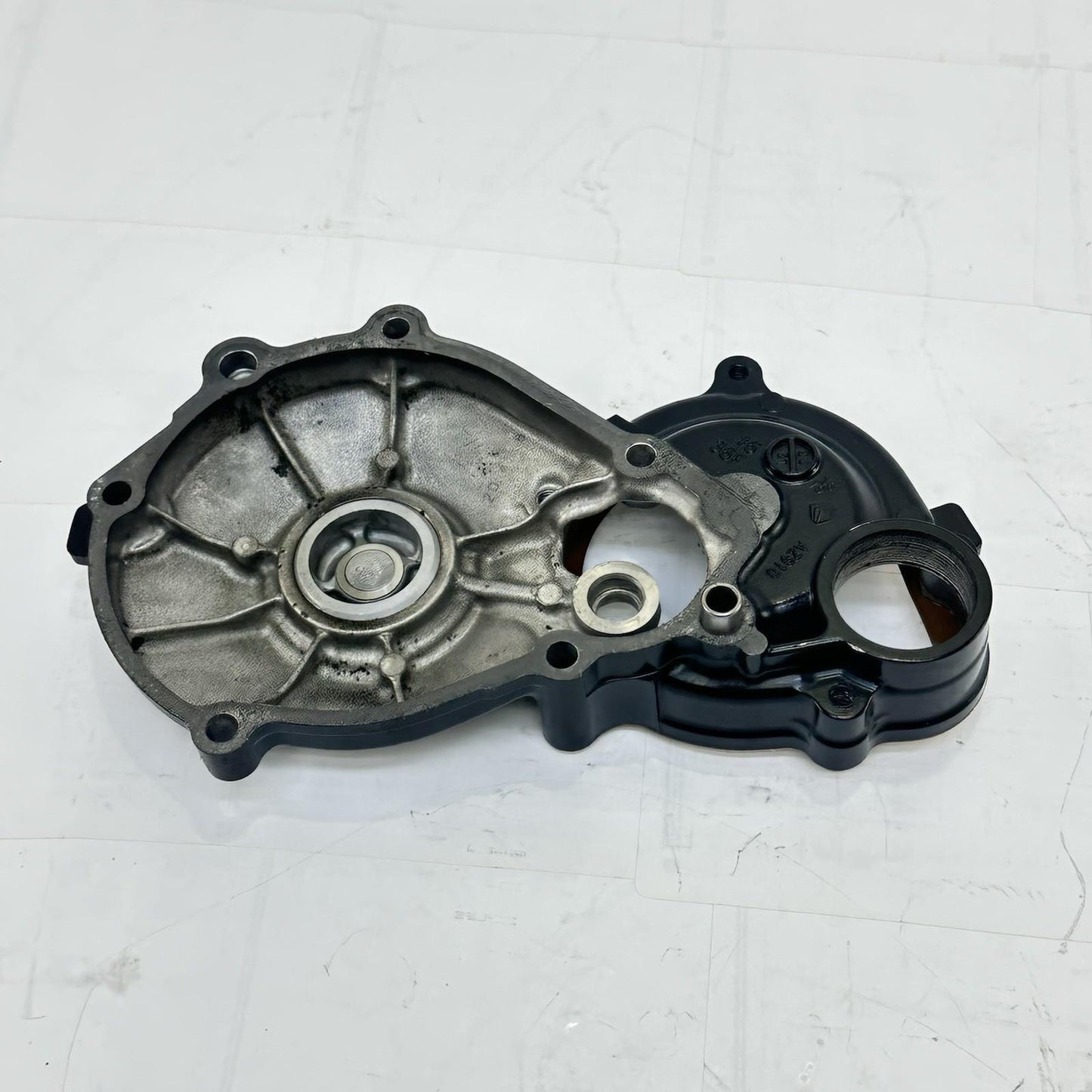 2007 - 2008 SUZUKI GSXR 1000 STARTER CLUTCH COVER GEAR ENGINE MOTOR SIDE PANEL