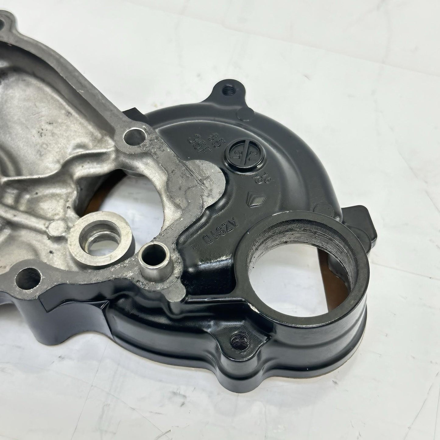 2007 - 2008 SUZUKI GSXR 1000 STARTER CLUTCH COVER GEAR ENGINE MOTOR SIDE PANEL