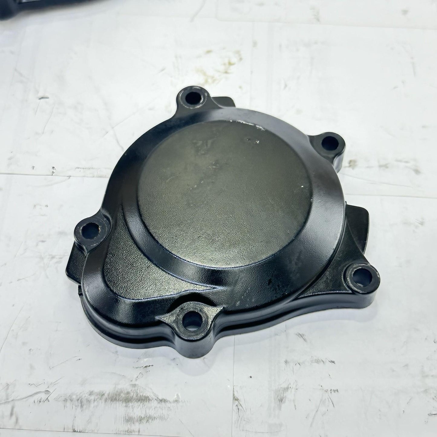 2007 - 2008 SUZUKI GSXR 1000 STARTER CLUTCH COVER GEAR ENGINE MOTOR SIDE PANEL