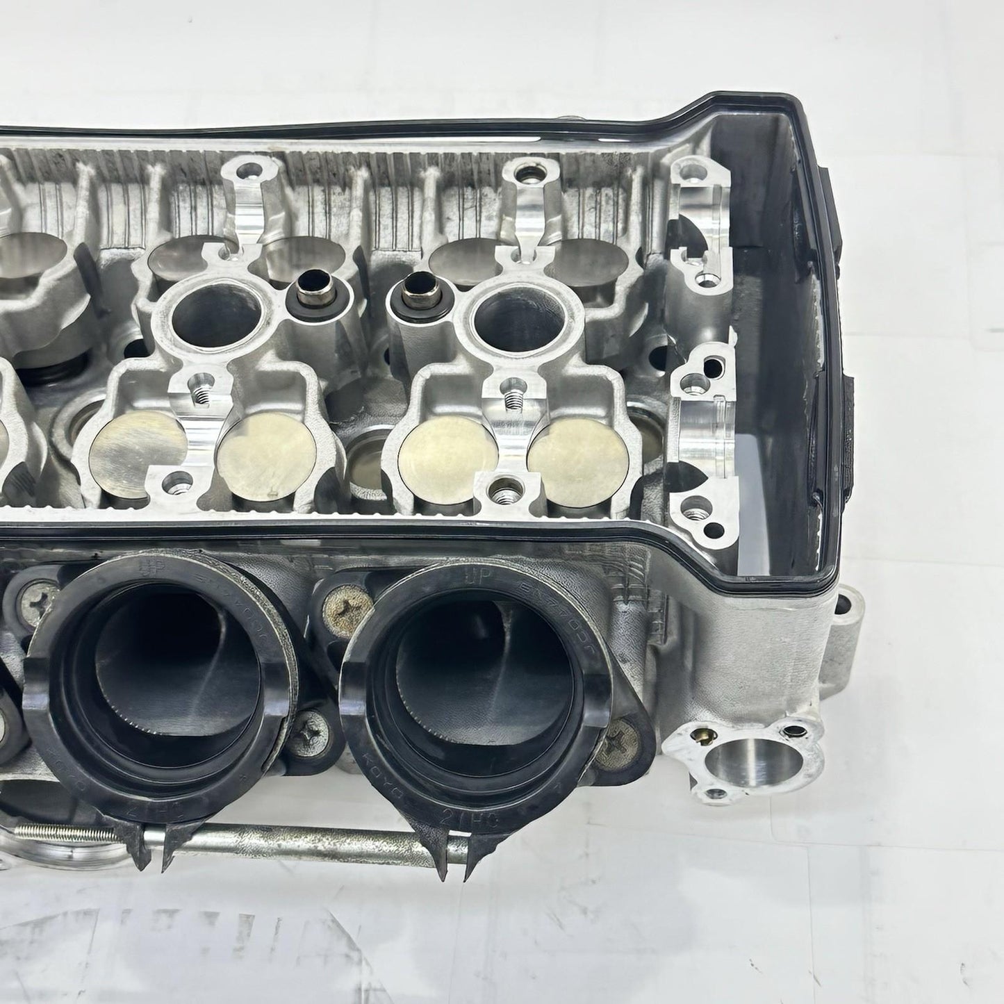 2007 - 2008 SUZUKI GSXR 1000 CYLINDER HEAD TOP END ENGINE VALVE COVER CAMSHAFT