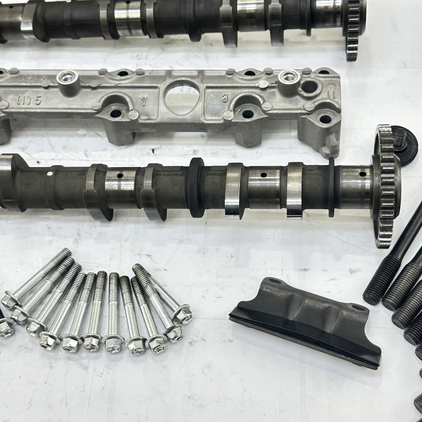 2007 - 2008 SUZUKI GSXR 1000 CYLINDER HEAD TOP END ENGINE VALVE COVER CAMSHAFT